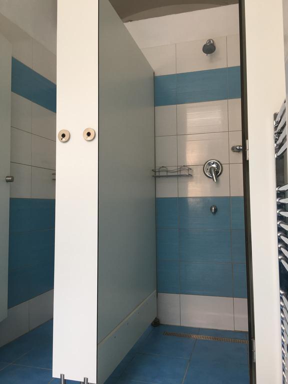 Chichilli Hostel Wenen Buitenkant foto