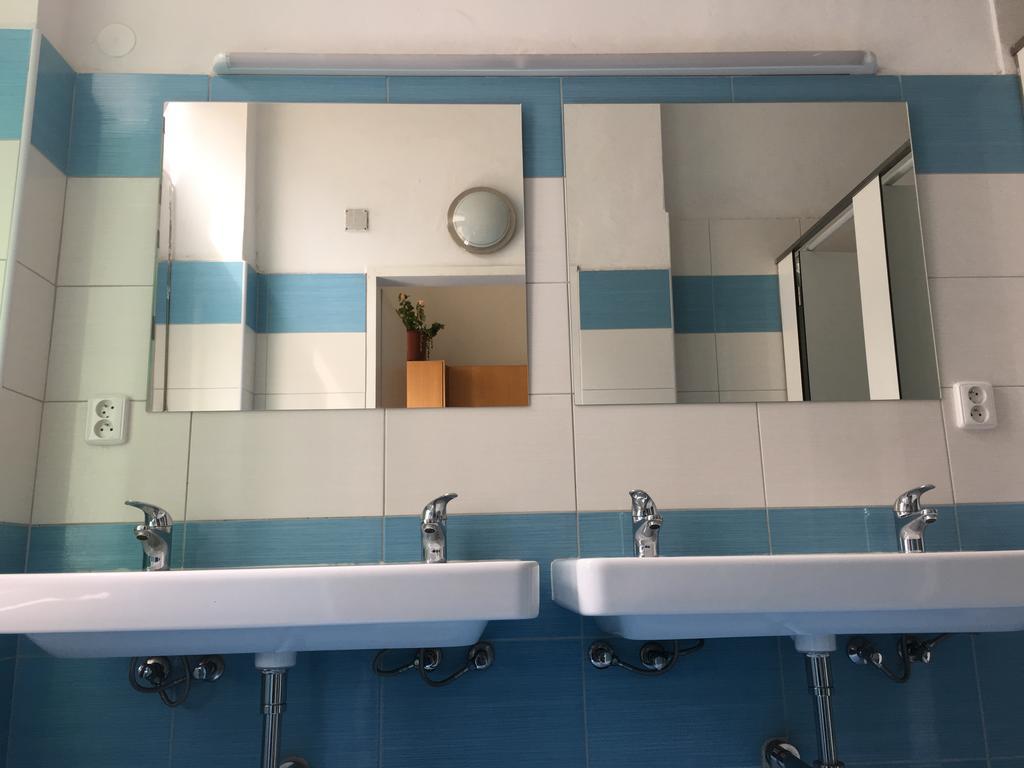 Chichilli Hostel Wenen Buitenkant foto