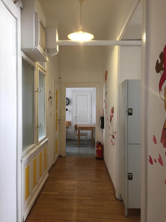 Chichilli Hostel Wenen Buitenkant foto