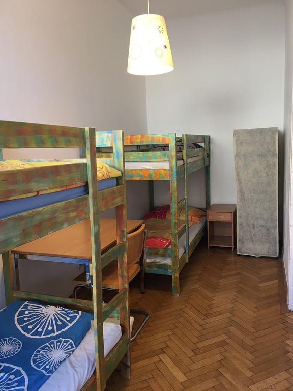 Chichilli Hostel Wenen Buitenkant foto