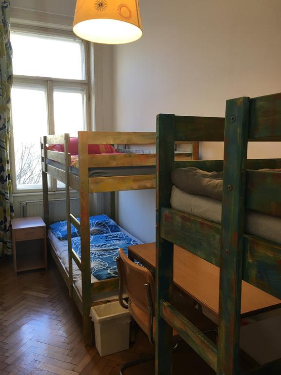 Chichilli Hostel Wenen Buitenkant foto