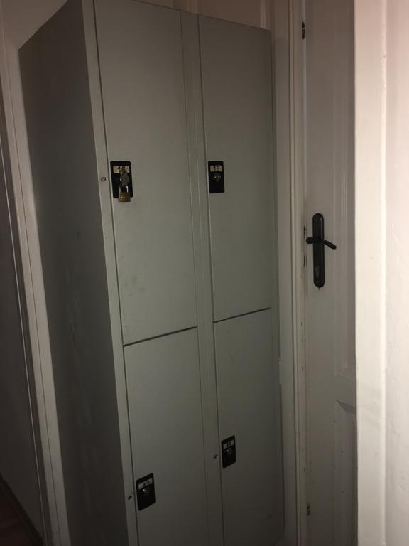 Chichilli Hostel Wenen Buitenkant foto