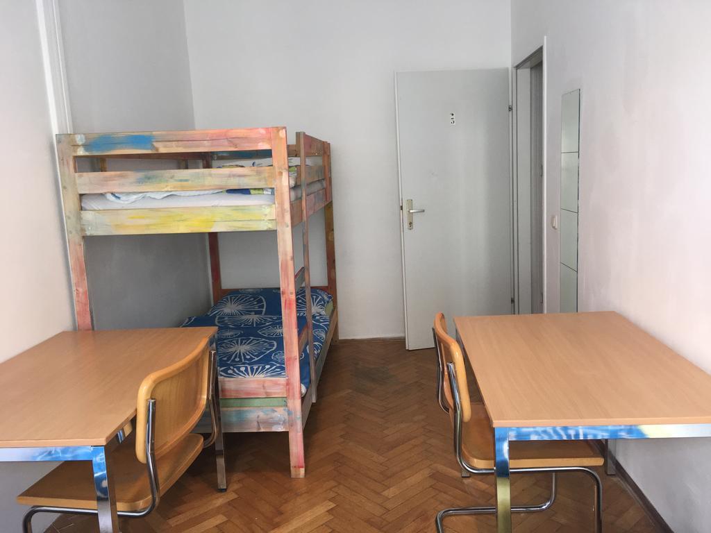 Chichilli Hostel Wenen Buitenkant foto