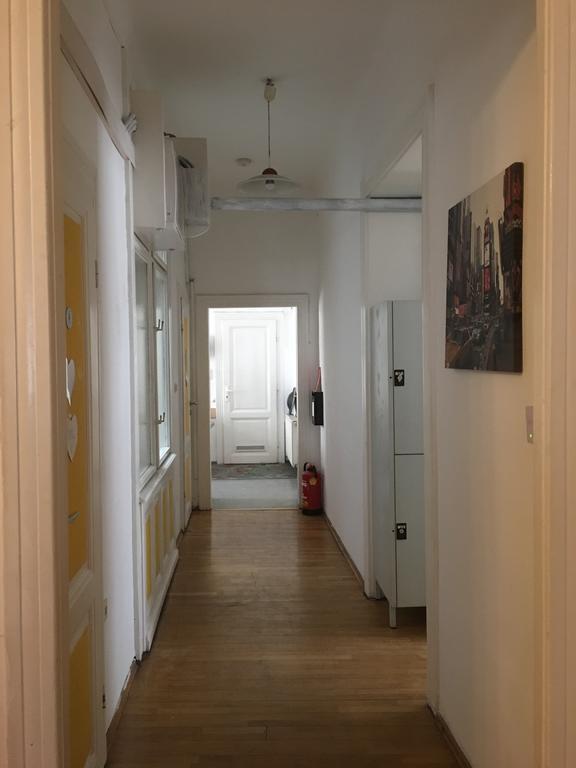 Chichilli Hostel Wenen Buitenkant foto