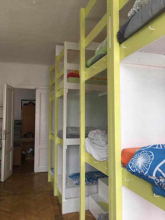 Chichilli Hostel Wenen Buitenkant foto
