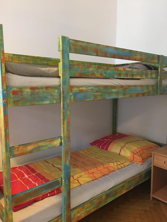 Chichilli Hostel Wenen Buitenkant foto