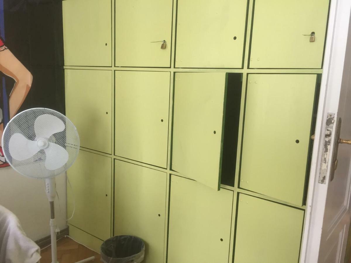 Chichilli Hostel Wenen Buitenkant foto