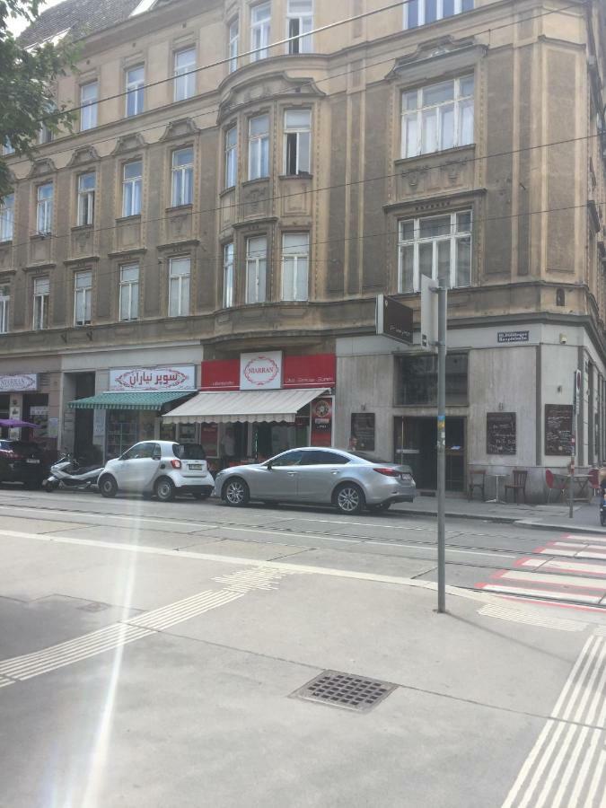 Chichilli Hostel Wenen Buitenkant foto