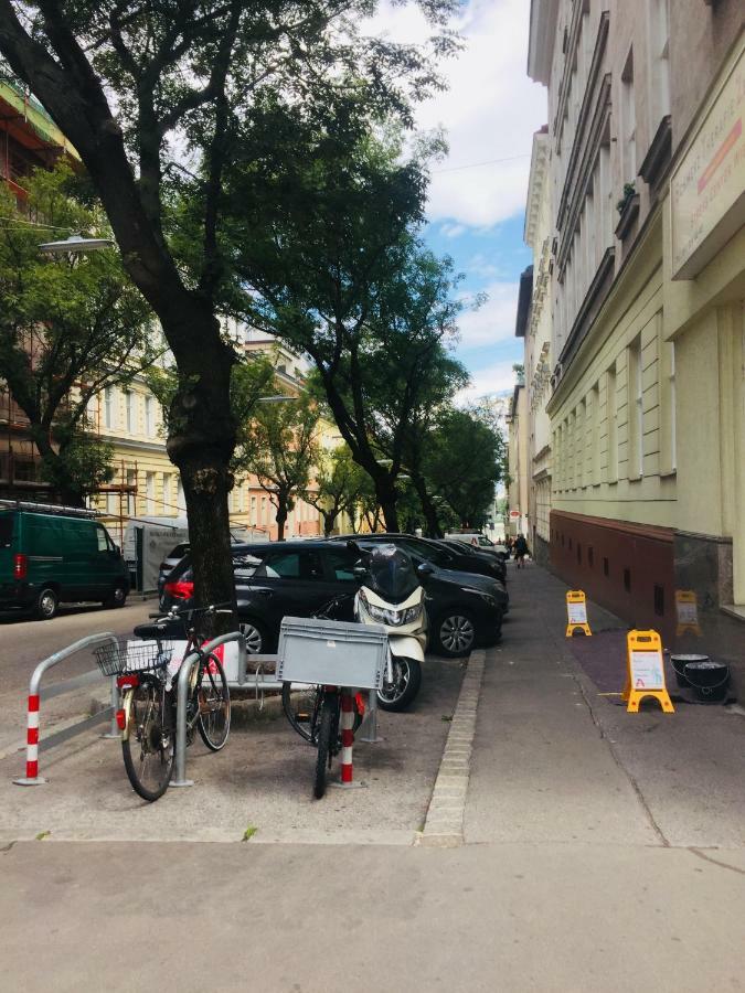 Chichilli Hostel Wenen Buitenkant foto