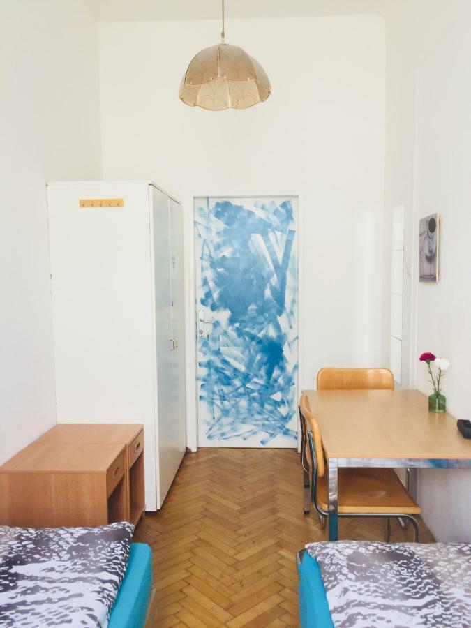 Chichilli Hostel Wenen Buitenkant foto