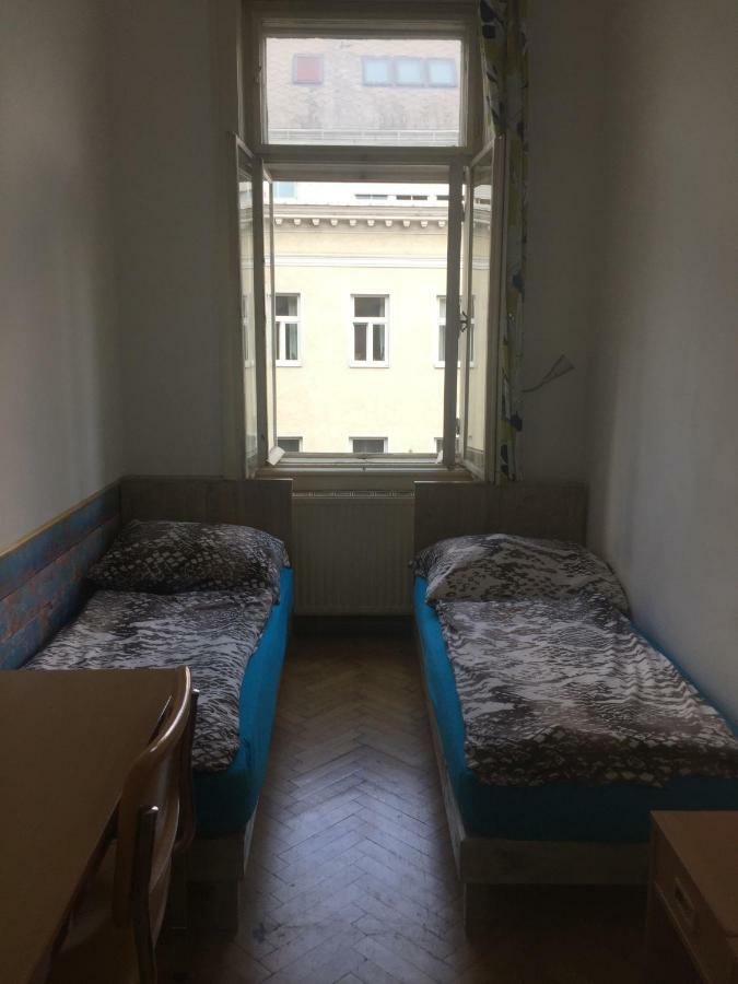 Chichilli Hostel Wenen Buitenkant foto